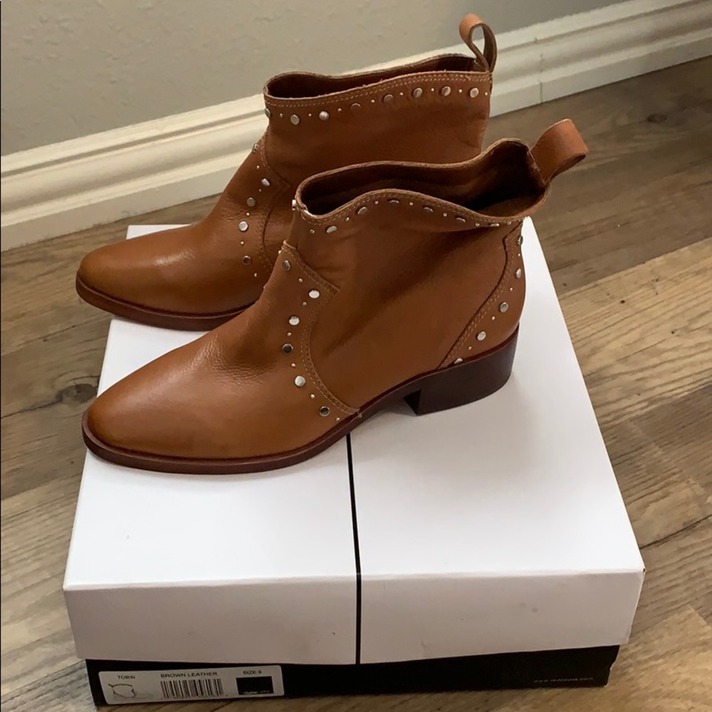 Dolce Vita Bootie 9- NWT